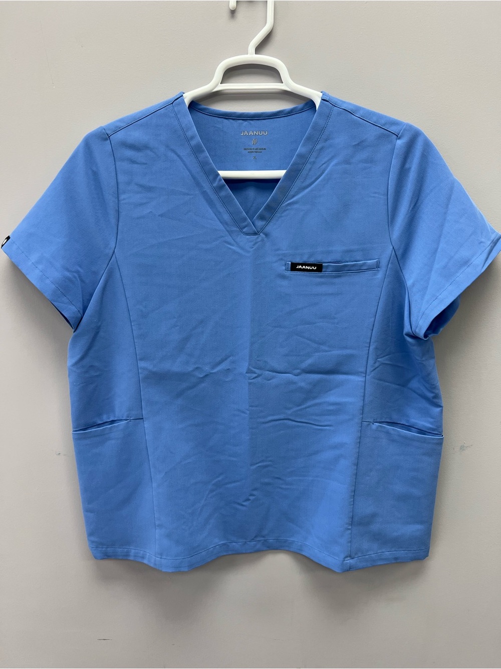 Jaanuu V-Neck Short Sleeve Scrub Top in Sky Blue Unisex XL